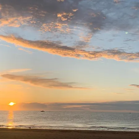 Hydro Seafront With View And Free Parking Апартаменти *