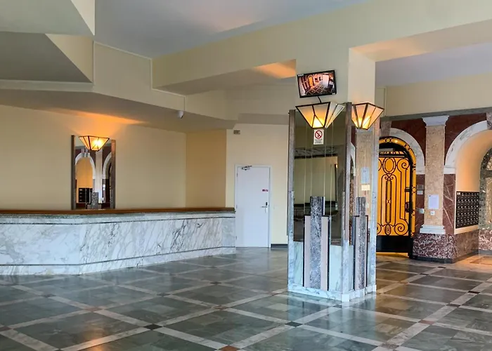 Hydro Seafront With View And Free Parking Апартаменти *