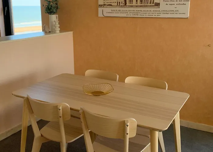 Hydro Seafront With View And Free Parking Апартаменти