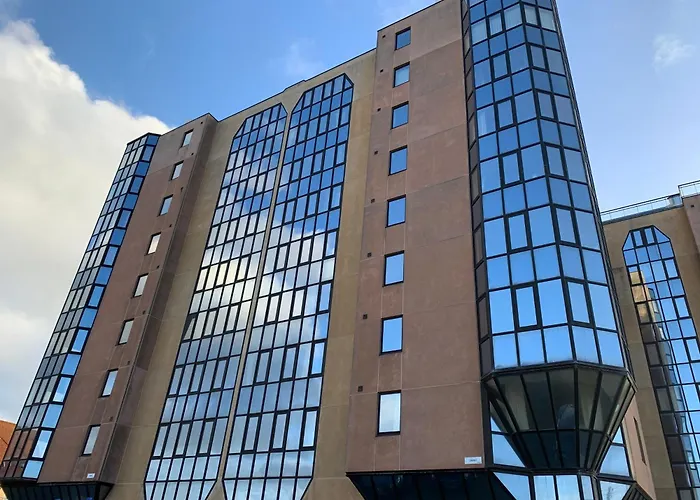 Hydro Seafront With View And Free Parking